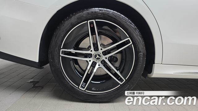 Mercedes-Benz E-Class (W214) E300 4MATIC AMG Line 2024 — фото 5