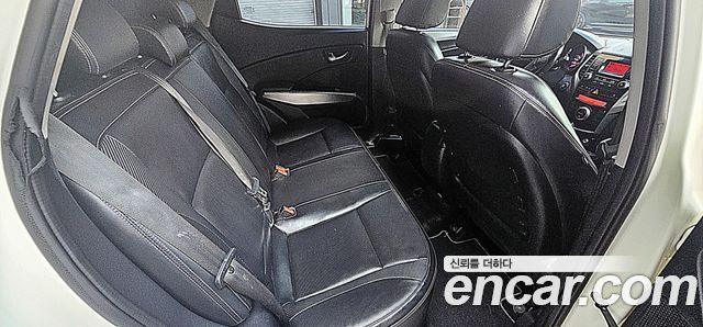 KG Mobility (SsangYong) Tivoli VX 2WD 2015 — фото 15
