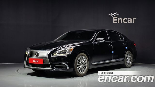 Lexus LS460L 5-seats Ottoman