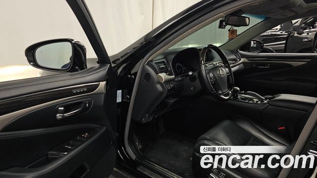 Lexus LS460L 5-seats Ottoman 2013 — фото 10
