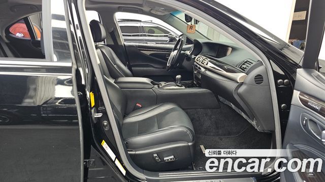 Lexus LS460L 5-seats Ottoman 2013 — фото 11
