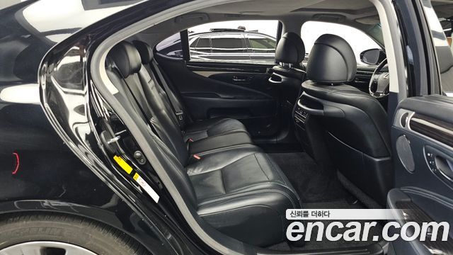 Lexus LS460L 5-seats Ottoman 2013 — фото 12