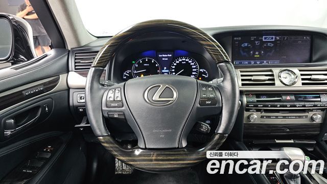 Lexus LS460L 5-seats Ottoman 2013 — фото 13