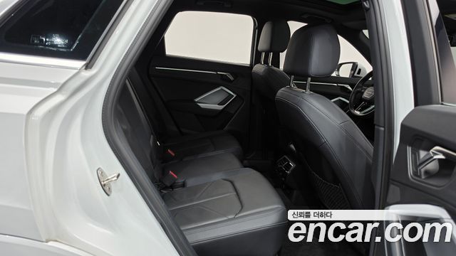 Audi Q3 (F3) 35 TDI Premium 2023 — фото 11