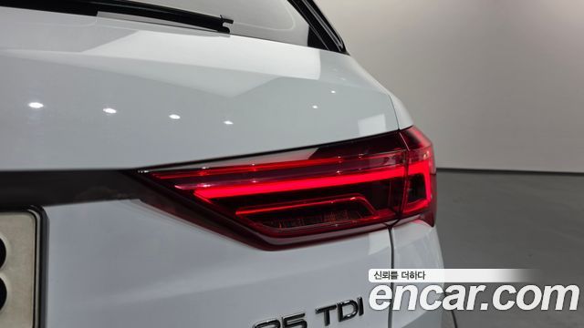 Audi Q3 (F3) 35 TDI Premium 2023 — фото 23