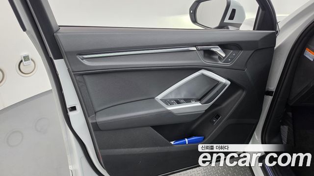 Audi Q3 (F3) 35 TDI Premium 2023 — фото 24