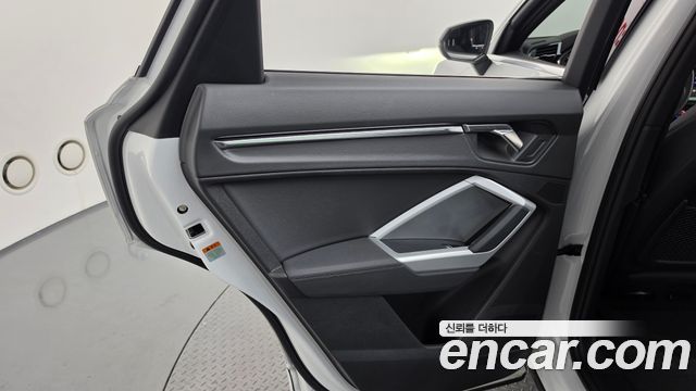 Audi Q3 (F3) 35 TDI Premium 2023 — фото 25