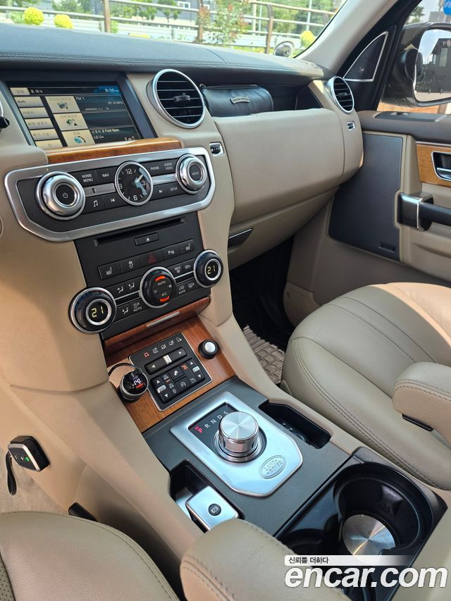 Land Rover Discovery 4 3.0 SDV6 HSE 2015 — фото 8