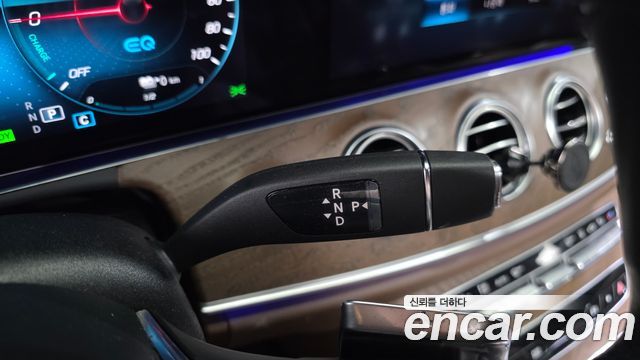 Mercedes-Benz E-Class (W213) E300e 4MATIC Exclusive 2021 — фото 9