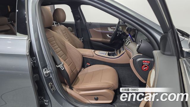 Mercedes-Benz E-Class (W213) E300e 4MATIC Exclusive 2021 — фото 12