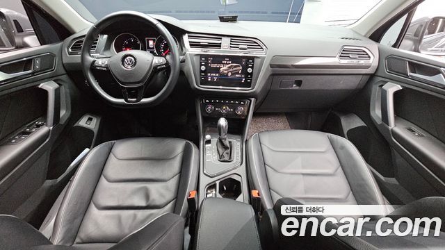 Volkswagen Tiguan (II) 2.0 TDI Premium 2018 — фото 7