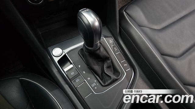 Volkswagen Tiguan (II) 2.0 TDI Premium 2018 — фото 9