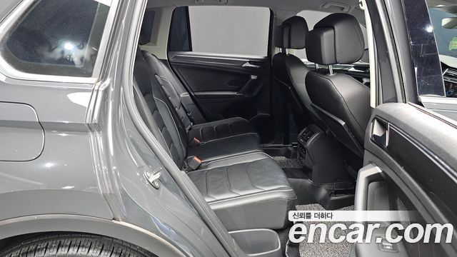Volkswagen Tiguan (II) 2.0 TDI Premium 2018 — фото 11