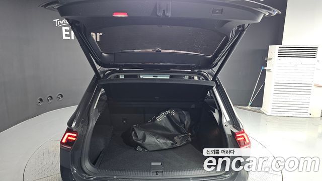 Volkswagen Tiguan (II) 2.0 TDI Premium 2018 — фото 20