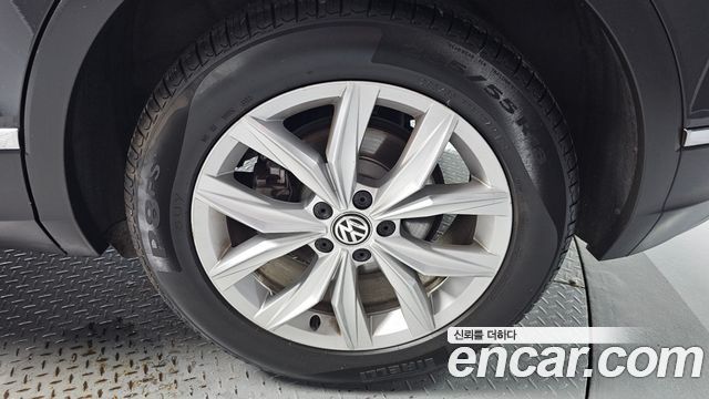 Volkswagen Tiguan (II) 2.0 TDI Premium 2018 — фото 21