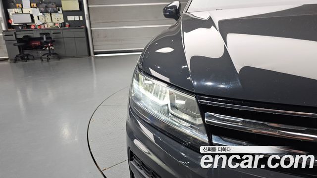 Volkswagen Tiguan (II) 2.0 TDI Premium 2018 — фото 22