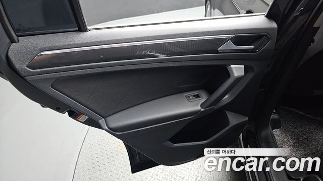 Volkswagen Tiguan (II) 2.0 TDI Premium 2018 — фото 25
