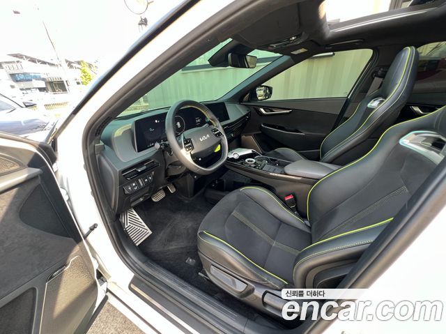 Kia EV6 GT 4WD 2023 — фото 16