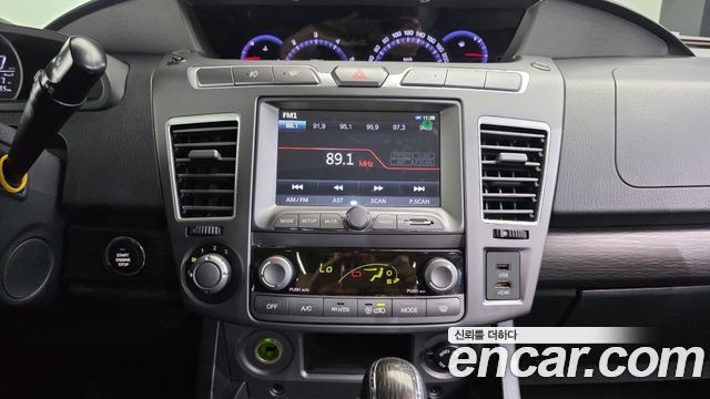 KG Mobility (SsangYong) Korando Turismo 4WD Chateau 9-seater High-roof 2017 — фото 14