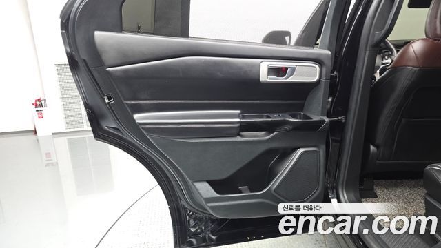 Ford Explorer (VI) 3.0 Platinum 4WD 2021 — фото 25