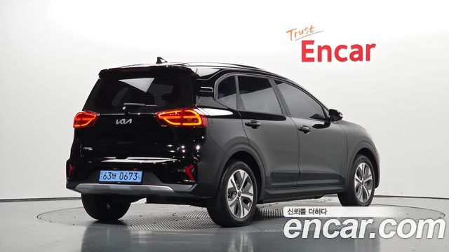 Kia Niro Plus Air 2023 — фото 2