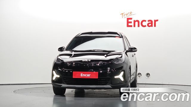 Kia Niro Plus Air 2023 — фото 3