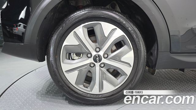 Kia Niro Plus Air 2023 — фото 5