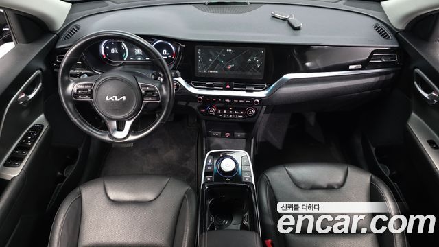 Kia Niro Plus Air 2023 — фото 7