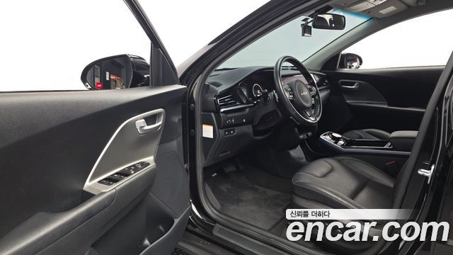 Kia Niro Plus Air 2023 — фото 10