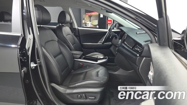 Kia Niro Plus Air 2023 — фото 11