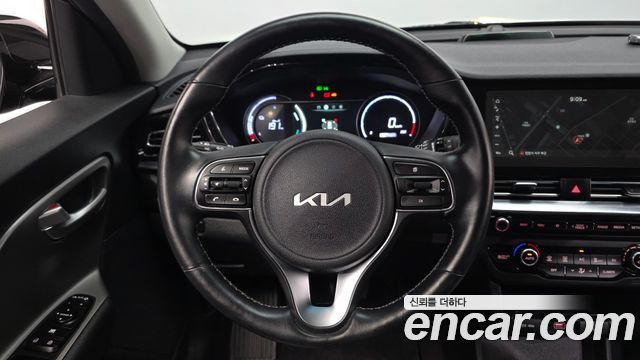 Kia Niro Plus Air 2023 — фото 13