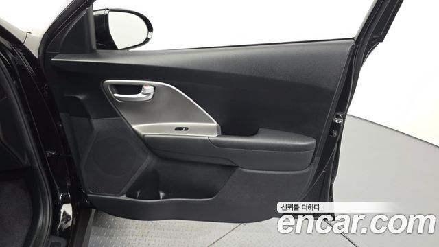Kia Niro Plus Air 2023 — фото 24