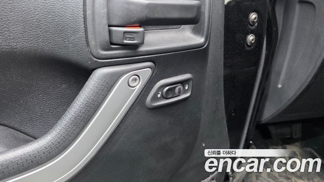 Jeep Wrangler (JK) 3.6 Sahara 4Door 2017 — фото 28