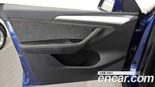 Tesla Model Y Long Range AWD 2022 — фото 24