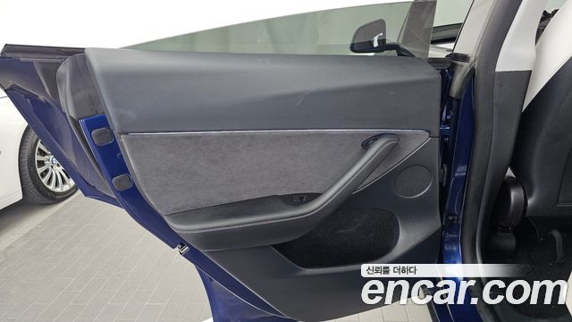 Tesla Model Y Long Range AWD 2022 — фото 25