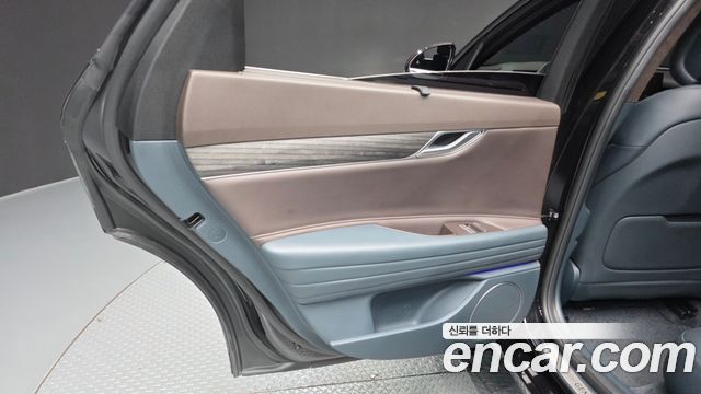 Genesis G80 (RG3) Gasoline 2.5 Turbo AWD 2025 — фото 25