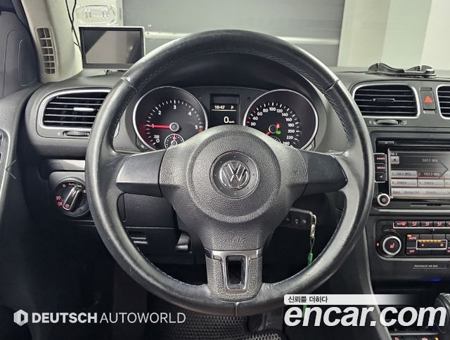 Volkswagen Golf (VI) 2.0 TDI 2012 — фото 17