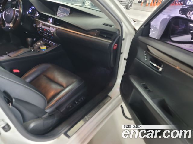 Lexus ES300h Executive XV60 2013 — фото 9