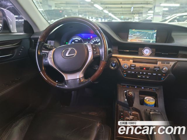 Lexus ES300h Executive XV60 2013 — фото 15