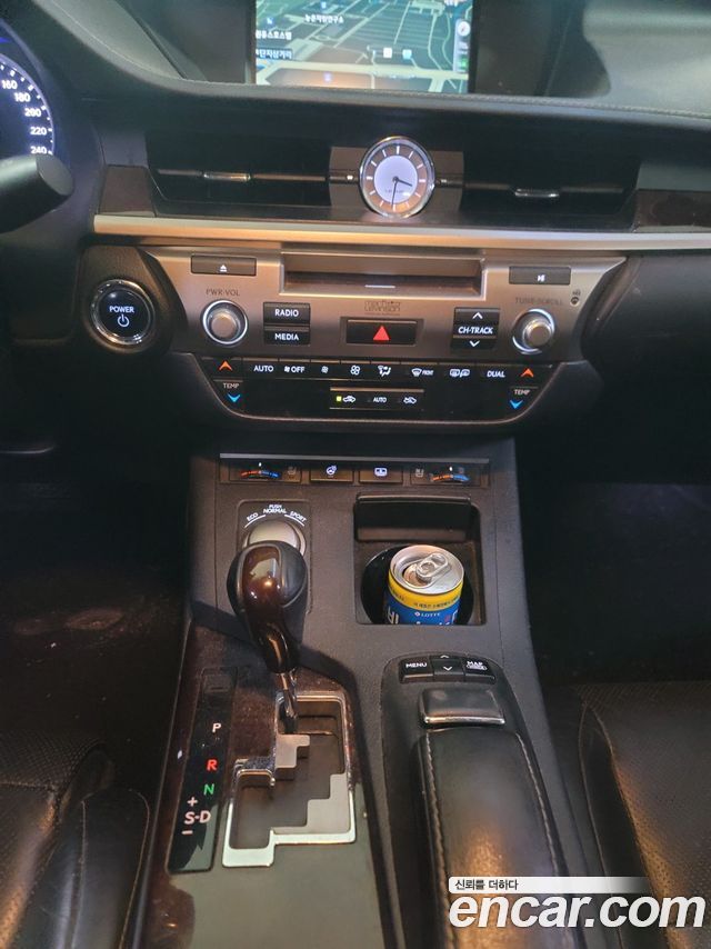 Lexus ES300h Executive XV60 2013 — фото 16
