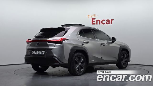 Lexus UX250h 2.0 2WD 2019 — фото 2