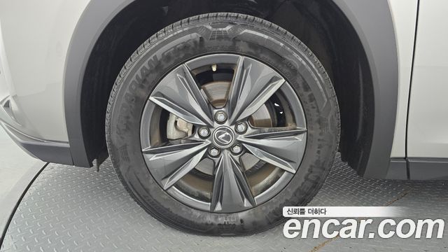 Lexus UX250h 2.0 2WD 2019 — фото 5