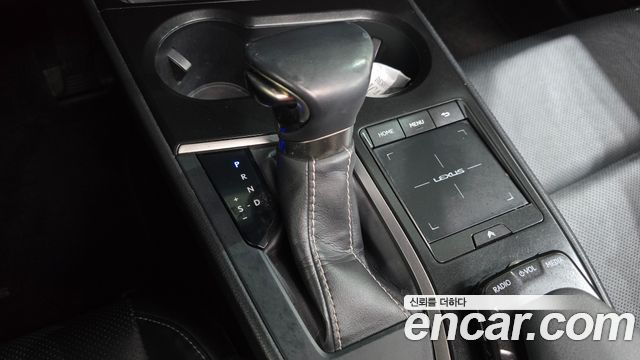 Lexus UX250h 2.0 2WD 2019 — фото 9