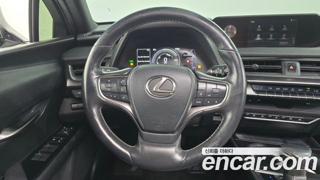 Lexus UX250h 2.0 2WD 2019 — фото 16