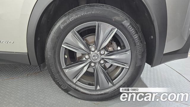 Lexus UX250h 2.0 2WD 2019 — фото 21