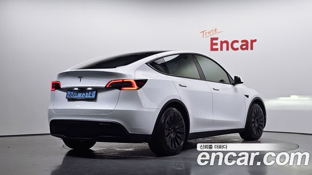 Tesla Model Y RWD 2023 — фото 2