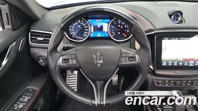 Maserati Ghibli 3.0 GranSport 3rd 2020 — фото 15