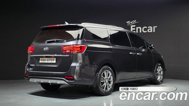 Kia Carnival 9-Seater Noblesse Special 2019 — фото 2