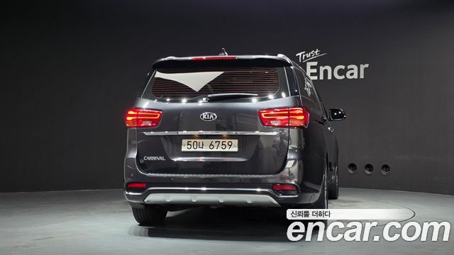 Kia Carnival 9-Seater Noblesse Special 2019 — фото 4