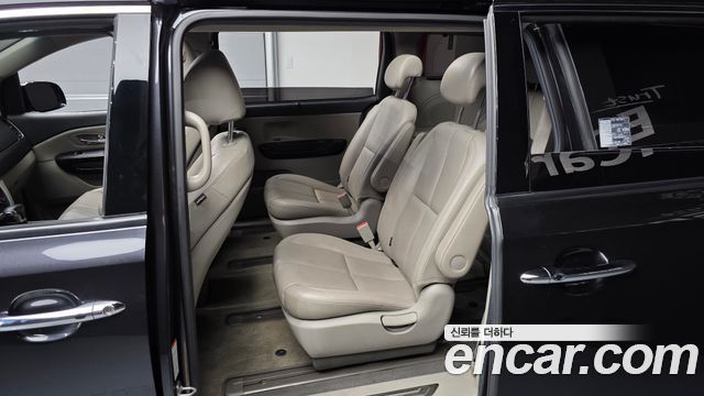 Kia Carnival 9-Seater Noblesse Special 2019 — фото 11